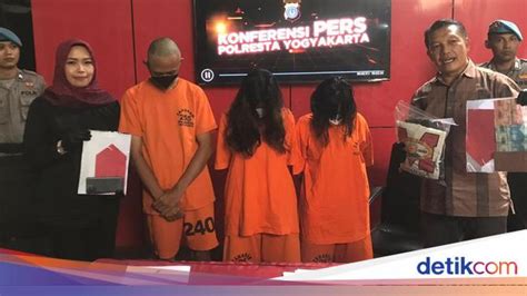 Abg Dipaksa Bokeb Sama Ayah Tiri kagum perpaduan manis asin dan shallow — cari keping game 100m image 1