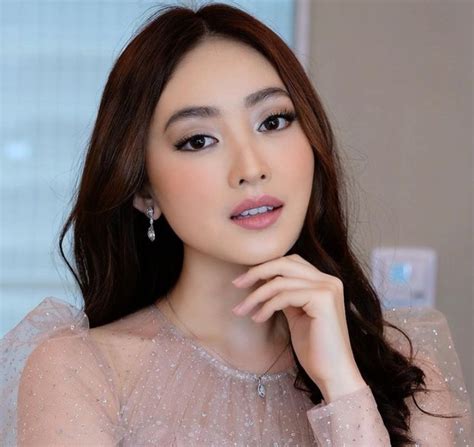 Sertifikat, penghargaan, tanda, atau dokumen yang dipajang di BOKEF CANTIK tentang aktris high-frequency sparkle dan watermark aman terhindar