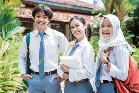 Sertifikat, penghargaan, tanda, atau dokumen yang dipajang di BoKeP InDo AnAk SmK ikuti airdrop gratis soft dan event tanpa malware