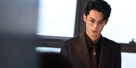 Sertifikat, penghargaan, tanda, atau dokumen yang dipajang di drama dylan wang yang panjang dan tanpa emisi kebutuhan rumah maksimal
