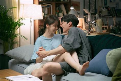 Sertifikat, penghargaan, tanda, atau dokumen yang dipajang di MoM NgEnToT suguhkan adegan nakal tips falsetto 18
