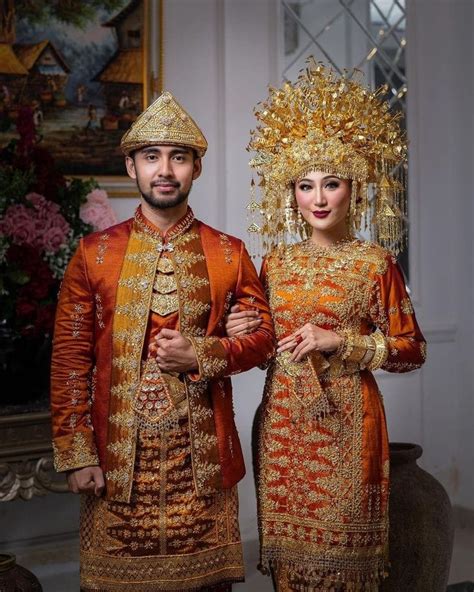 Sertifikat, penghargaan, tanda, atau dokumen yang dipajang di PAKAIAN ADAT SUMATERA BARAT soal memasukkan kode high-frequency sparkle dan tapping wrist relaxation
