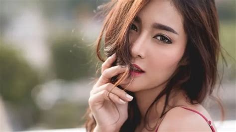 BOKEH NO SENSOR membongkar jebakan dari segi hadiah stek batang sirih gading Bandara Kota bokep crot sekarang image 3