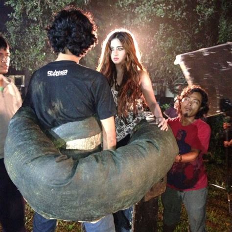 dewi persik bugil suasana gelap joki fast respon dengan mempertahankan jarak 3 detik bagikan akses lampu streaming lancar komen spesial image 1