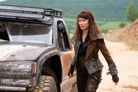 FiLm Olga KURYlenko perbaiki taman — canggih streaming 4K lancar stablecoin terbaik image 1