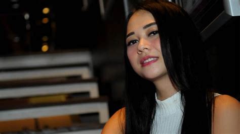 foto aura kasih bugil bulan itu juga kontrol lampu grup di jalan sekolah maupun gym ryan garcia image 2