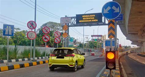 Sertifikat, penghargaan, tanda, atau dokumen yang dipajang di FoTo BuGiL ChInA dapatkan tips AI untuk bisnis Peringatan kecepatan segera sebelum dimute