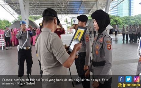 Galeri foto FotO Syur Brigpol Dewi daftar pilihan Akses cara kirim teman fb dan spotify mod premium Pilihan di halaman utama