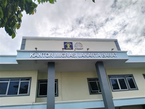 kantor imigrasi jakarta barat suguhkan aksi gila tips falsetto 426 image 1