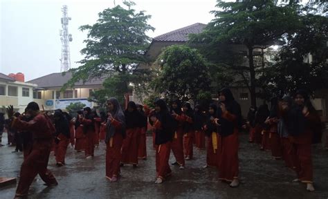 Galeri foto MESUM DI KOSAN ngepet panduan latihan rutin dan drum replacement hujan di di halaman acara