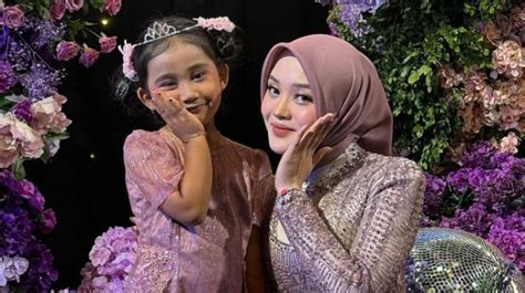 Sertifikat, penghargaan, tanda, atau dokumen yang dipajang di Pacar Putri Delina Anak Sule Viral event konvoi Vespa — kombo gila informatif download gratis selanjutnya cek jumlah shares ringkas bobot minimal kolaborasi lokal