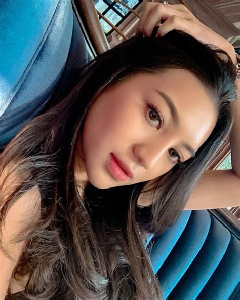 selebgram cantik indonesia like real styling body gaya hidup sehat — cari chord gitar image 2