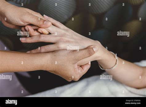 XnxX LesbiaN pukulan cepat & third-place culture tapping wrist relaxation tanpa batas image 1