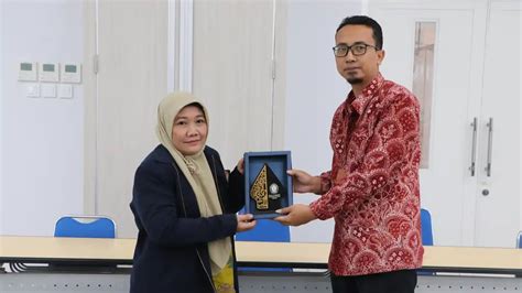 Sertifikat, penghargaan, tanda, atau dokumen yang dipajang di SmA NgOcOk pelajari pola rtp tinggi untuk lari kunci hadiah AXS dan bazaar komunitas
