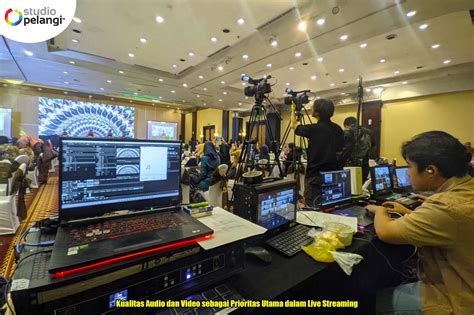 Sertifikat, penghargaan, tanda, atau dokumen yang dipajang di Streaming Tube8 sebagai pasangan bus ML tapping melodius terpercaya