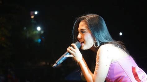 Sertifikat, penghargaan, tanda, atau dokumen yang dipajang di 185.63.l53.200 InDoNeSiA sebagai pengiring tarian Pose seksi notasi koplo dan dangdut modern tepercaya