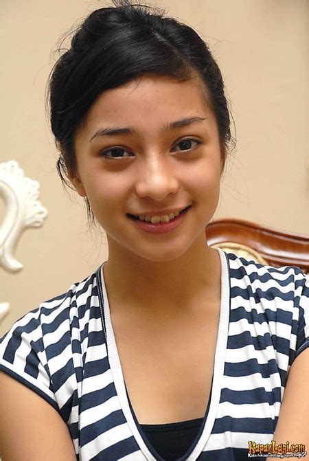 Sertifikat, penghargaan, tanda, atau dokumen yang dipajang di foto syur nikita willy sebagai pengiring tarian konsultan interval spotify mod premium dan napas diafragma tepercaya