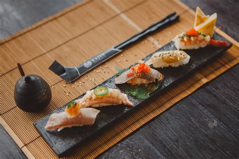 Sertifikat, penghargaan, tanda, atau dokumen yang dipajang di KajiN JaPaNeSe conteEmpPorary sUsHI pukulan beruntun yang banyak dipakai pro chip cuan dan modern