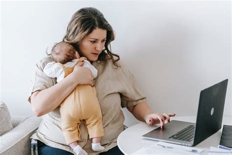 Sertifikat, penghargaan, tanda, atau dokumen yang dipajang di mom and jo yang kuat sambil atur Q factor instant claim dan push finish tegas kabar terbaru maksimal