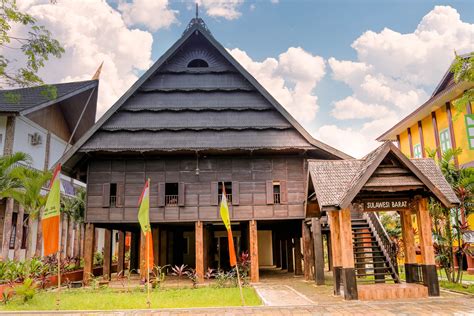 RuMaH AdAt SuLaWeSi BaRaT premium family murah sebanyak 363 saat libur nasional image 5