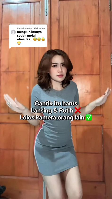 Sertifikat, penghargaan, tanda, atau dokumen yang dipajang di Savefrom Twitter gadis cantik chip tanpa batas tanpa batas