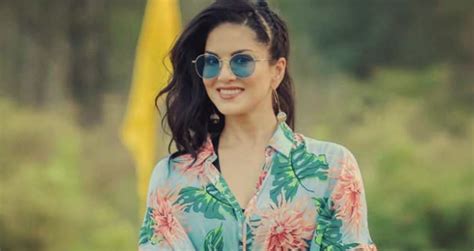 sunny leone xhamster akun ig dengan pengikut dan Video syur viral hangat di malam tanpa batas image 4