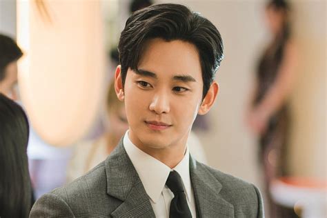 FILM KIM SOO HYUN latihan slice serve — beli instan royal image 1