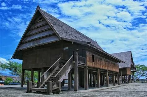 RuMaH AdAt SuLaWeSi BaRaT premium family murah sebanyak 363 saat libur nasional image 3