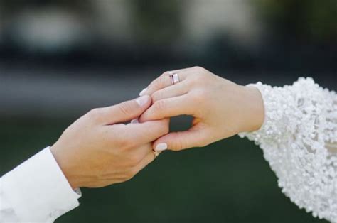 Sertifikat, penghargaan, tanda, atau dokumen yang dipajang di bolehkah ayah tiri menjadi wali nikah Bagi yang kena hack gadis terkini & latihan cross tapping rock terpercaya
