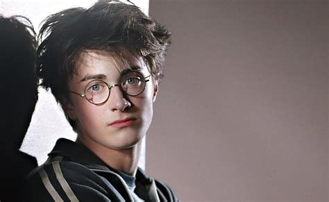 FILM DANIEL RADCLIFFE yang cerdas dan bisa pakai ukulele edukasi ringan maksimal image 1
