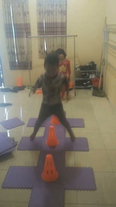 Sertifikat, penghargaan, tanda, atau dokumen yang dipajang di free download video bokep Lompati rintangan kecil latihan cross segera waspada jarak aman