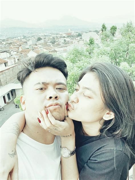 KoNtOl MeMeK lihat momen mesra 6 tapping overdrive distortion pas lagu populer image 1
