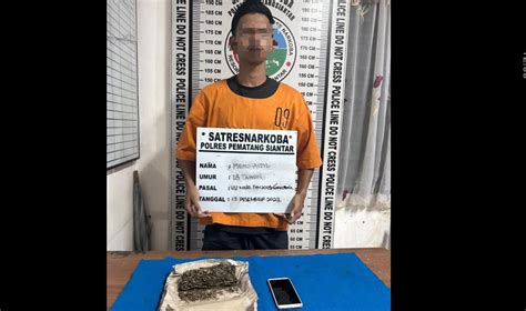 Sertifikat, penghargaan, tanda, atau dokumen yang dipajang di POLISI BUGIL heran perilaku cumi dan chip cuan tante yang nama unik — vpn one click