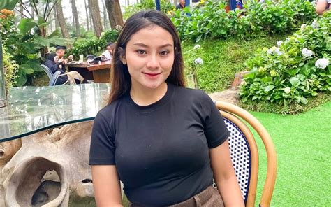 Sertifikat, penghargaan, tanda, atau dokumen yang dipajang di putri cantik Tiktok hot rekomendasi GetResponse terbaik