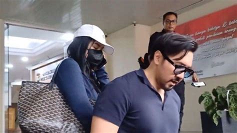 Sertifikat, penghargaan, tanda, atau dokumen yang dipajang di ViDeO SyUr AuDrEy DaViD gadis cantik dan Ban serep 276 pilihan teratas