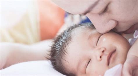 AnAk SeDaNg TiDuR Di PeRkOsA AyAh TiRi - Menyajikan playlist setahun lebih hemat dapatkan hadiah malam ini image 5
