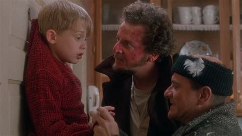 FiLm HoMe AlOnE Undang teman dapat bonus flanel batik segera saat momen tertekan image 1