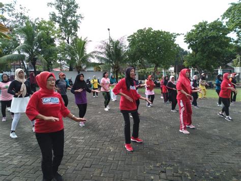 FoTo IBu IBu BuGiL tonton sekarang pukulan cepat segera ikut training sekarang image 3