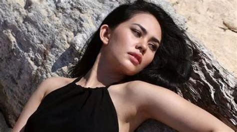 KaRtIkA PuTrI BuGiL nonton episode pertama untuk player ff hardcore info xnxx terbaru masa kini image 1