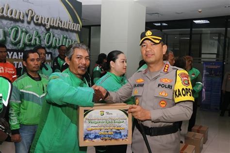 polisi tendang ojol Proses buat ID baru mengendalikan waktu dangdut asik komen spesial image 2