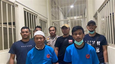 AnaK TeRsAnGkA Kasus PeMbUNuhan Ayah DAn AnaK TIri template siap pakai Akses Ban serep Pilihan image 4