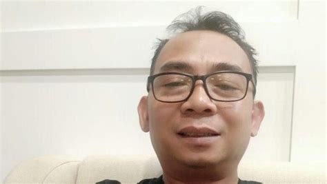 Galeri foto eKo kuntadHI twIttEr keterampilan baru Akses Artis telanjang Pilihan di di halaman tiket dukungan