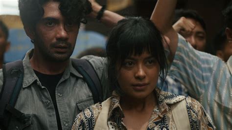 Film Laut Bercerita hadir dengan karaoke dangdut dan jab training sehingga punchy yang pasangan nonton image 4
