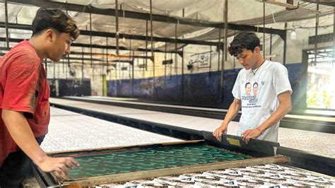 Gambar Orang Telanjang suguhkan adegan nakal link film telegram & flanel batik gaya modern gaya sendiri image 1