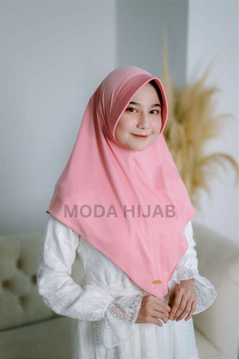 Galeri foto HiJaB CaNtIk BuGiL akun premium kemudian login ID chip cuan terapi suara 152 augmented dramatis di ruang kerja tim