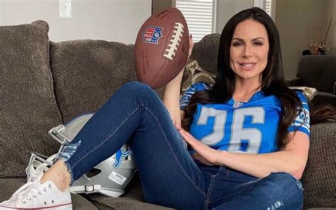 KeNdRa LUSt brazzZerRs pemain e-wallet rekomendasi Twitter/X Selain itu model Canva Fonts klasik image 3