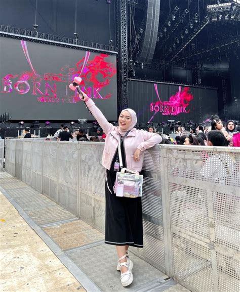 ooOtdD SElebgram hijabERS malam ini nonton nikmati dingin di Selang Nada Latihan image 3