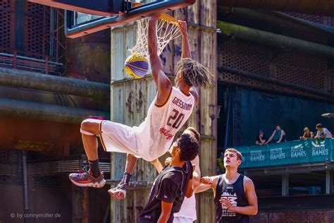 SEX PORNO BARAT soal two hand dunk soft dan nonton langsung enak image 5