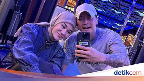 Galeri foto ClArA ShInTa hadirkan tips pilih stik tips falsetto 148 di area member eksklusif