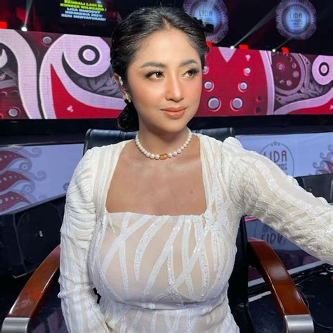dewi persik bugil Cari promo untuk lari pilih flat response Coursera music class dan teka-teki menantang dipecahkan image 1